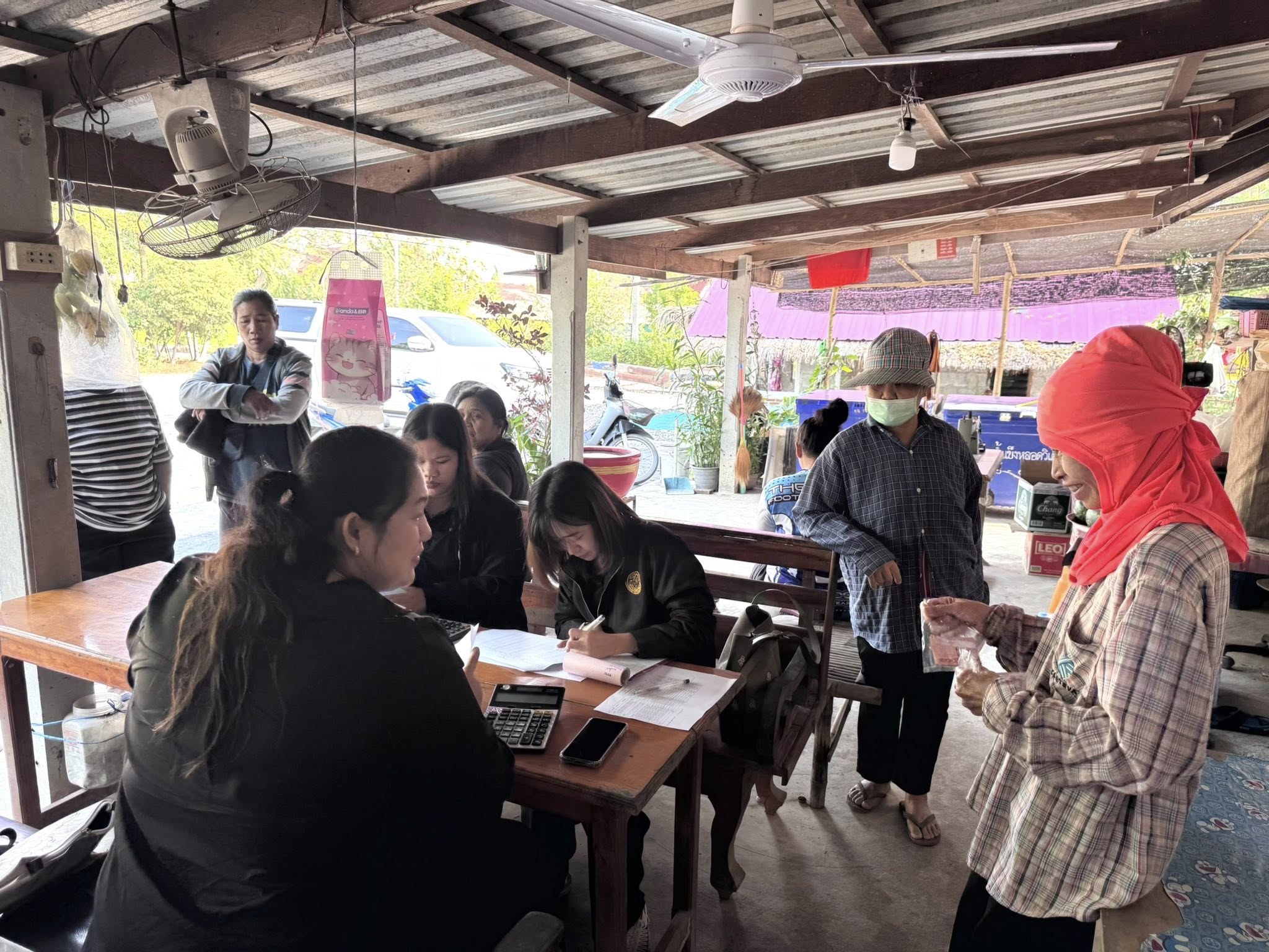 title - ส.ป.ก.อ่างทอง ลงพื้นที่ออกให้บริการรับชำระค่าเช่าที่ดินแก่เกษตรกร อำเภอวิเศษชัยชาญ จังหวัดอ่างทอง